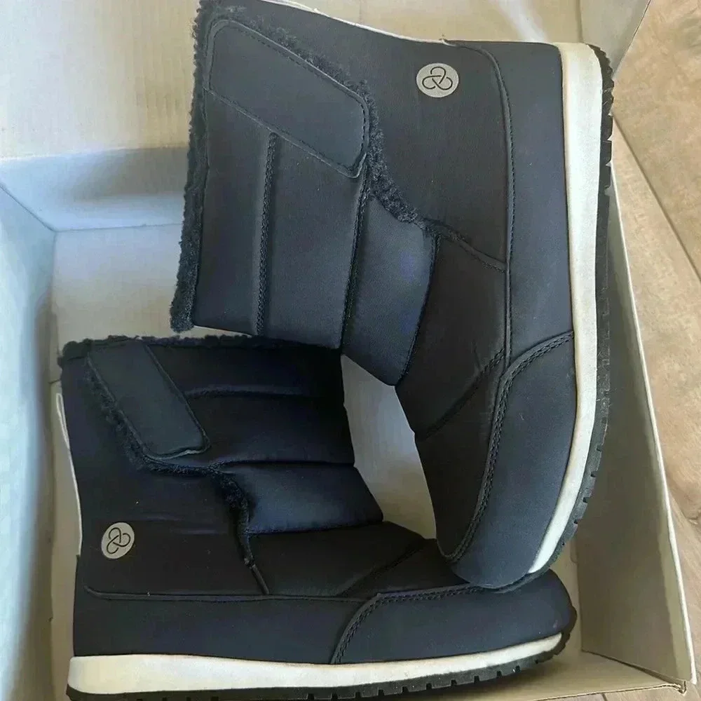 New in Box ZELLA Quilted Fleece Lined Winter Snow & Rain Boot Navy Big Kid Sz 3